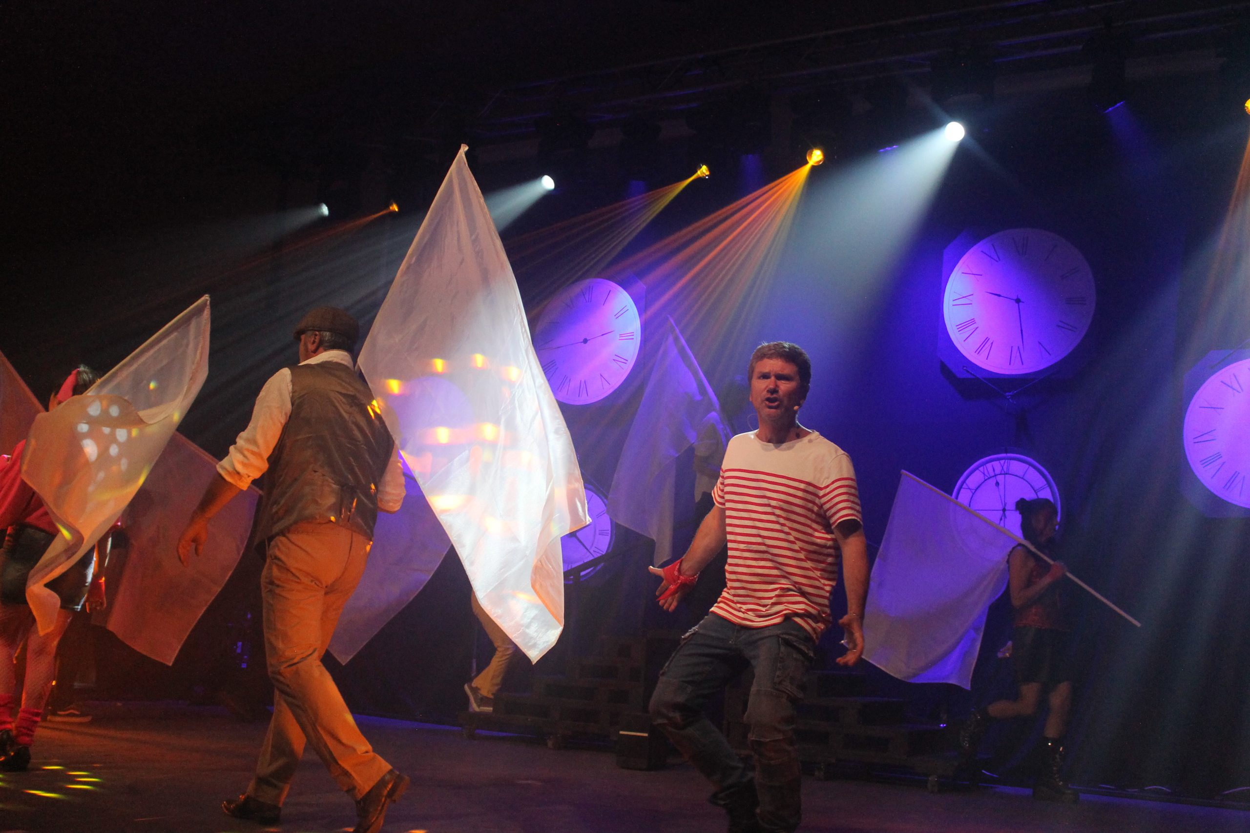 Un tout petit monde - Spectacle musical Artescence à Grisolles